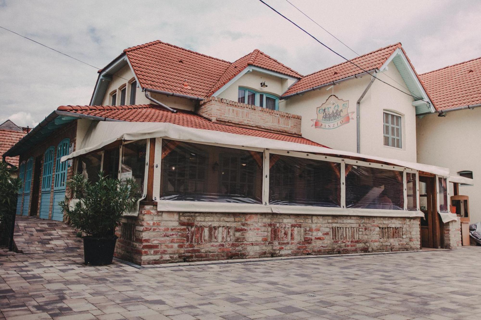 Bed and Breakfast Oetoesfogat Panzio à Siófok Extérieur photo